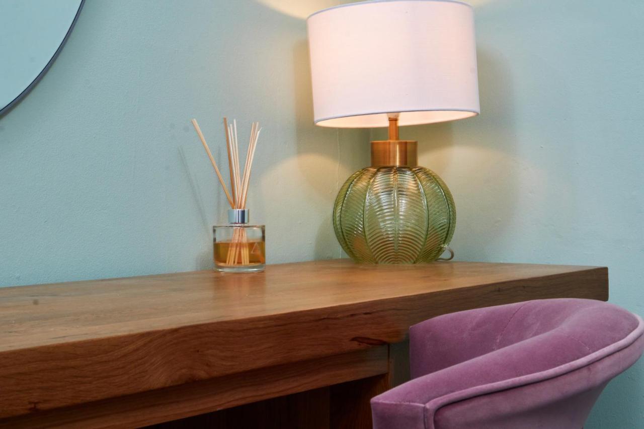 Stunning Two Bedroom Apartment By Purestay Short Lets & Serviced Accommodation Warwickshire With Parking Stratford-upon-Avon Eksteriør bilde
